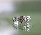 Daisies Toe Ring Glow in the Dark / Sterling Silver 925 / Daisy flower /