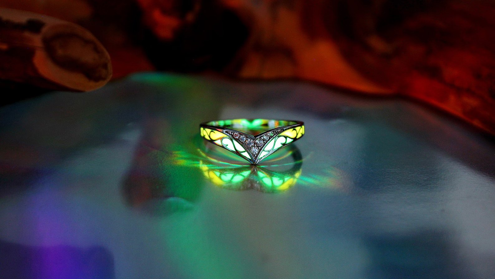 Celtic V ring Glow in the Dark / Zirconia Ring / Sterling Silver