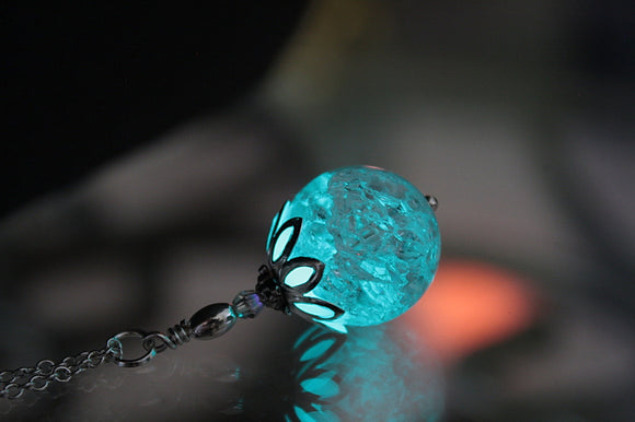 Cracked Crystal Pendant Glow in the Dark
