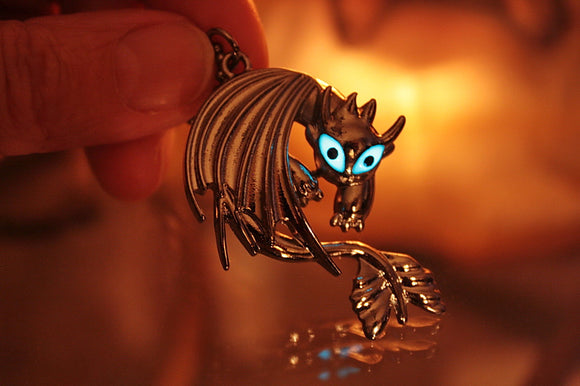 Toothless Dragon pendant Glow in the Dark / How to train your Dragon / Cosplay pendant /