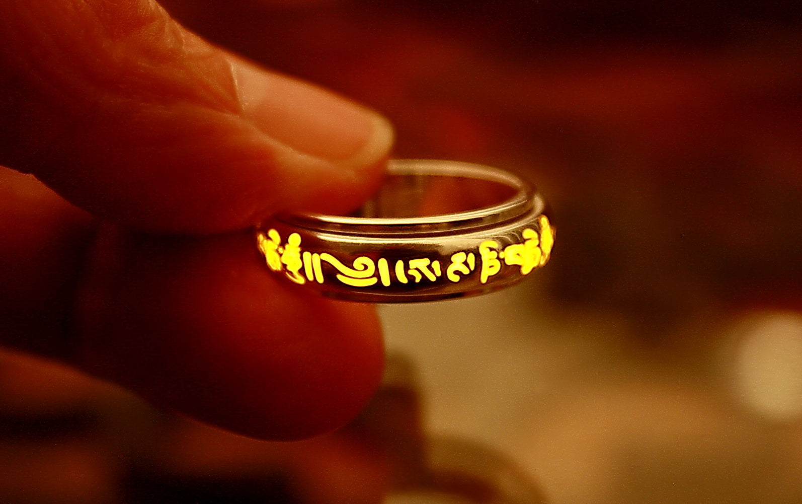 Om Mani Padme Hum Silver Ring / Glow in the Dark / Spinner