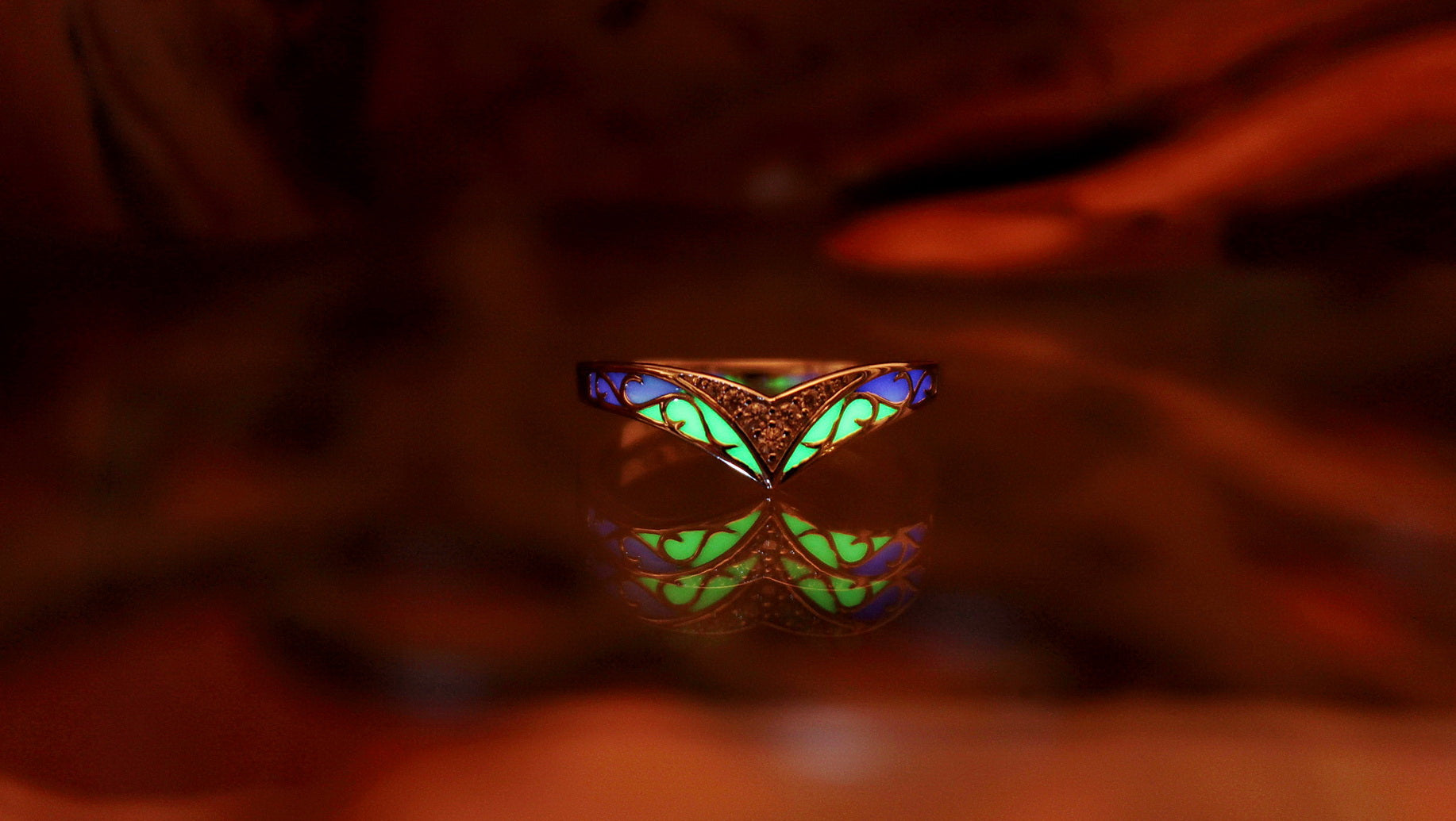 Celtic V ring Glow in the Dark / Zirconia Ring / Sterling Silver