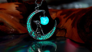 Moon Crescent Cat Necklace / Glow in the Dark / Sterling Silver 925 /