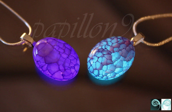 Purple Agate Dragon Veins / Glow in the Dark necklace / Purple Dragon Veins / Cabochon Oval Gemstone /